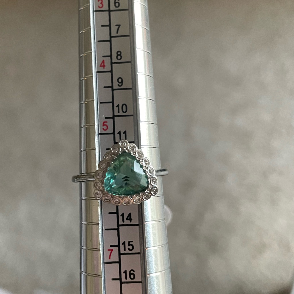 220 Fragrant Jewels Ring Sz 6 20$